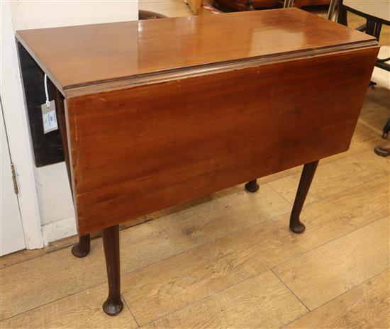 A George III mahogany drop leaf table, on pad feet W.89.5cm